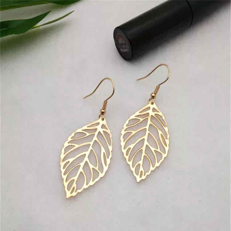 Front view of an earrings - Leaf Earrings - Minimalist style korean earrings - gold - Zuzus Trove