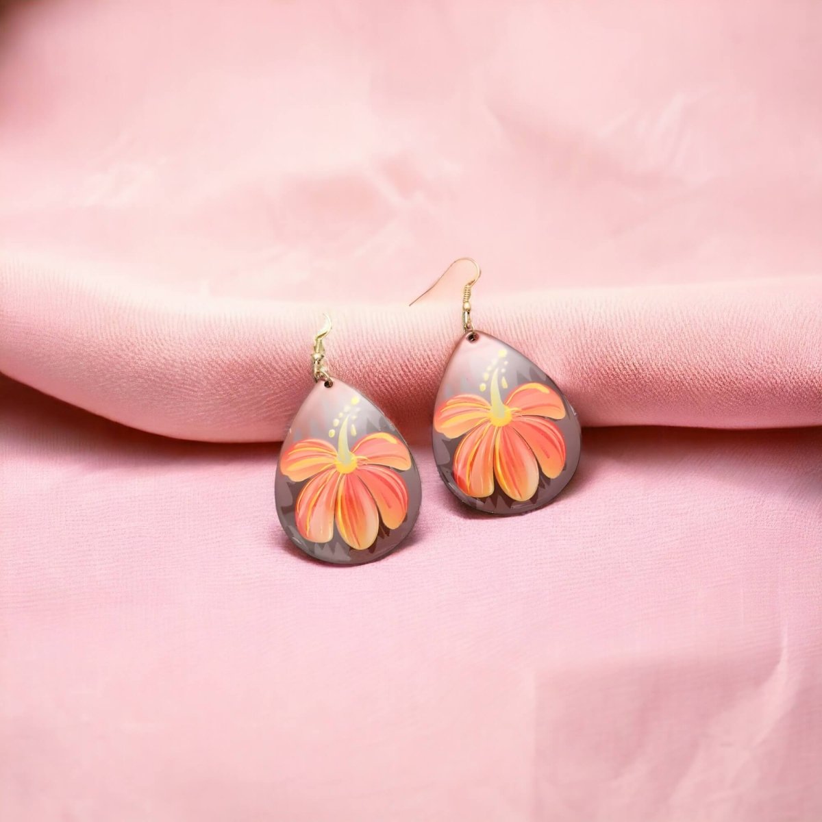 Front view of an earrings - Summer flower earrings - Zuzus Trove